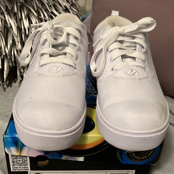 Heelys white size 7 youth - Picture 3 of 4